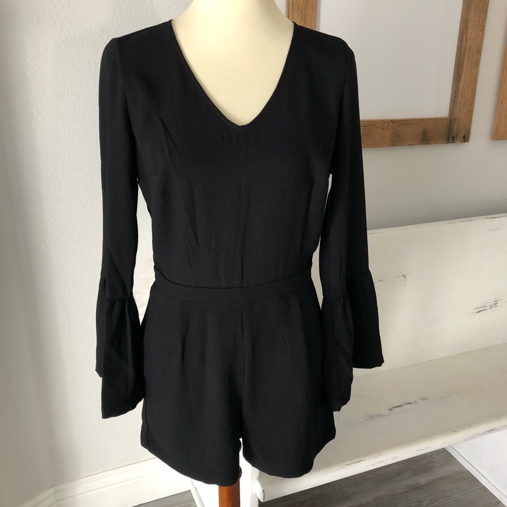 Bell sleeve romper - Picture 2 of 8
